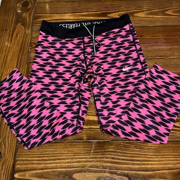 NWOT NIKE Dri-fit Pink and Black Run Fast Live Fearless  running Capri Leggings - Picture 1 of 9